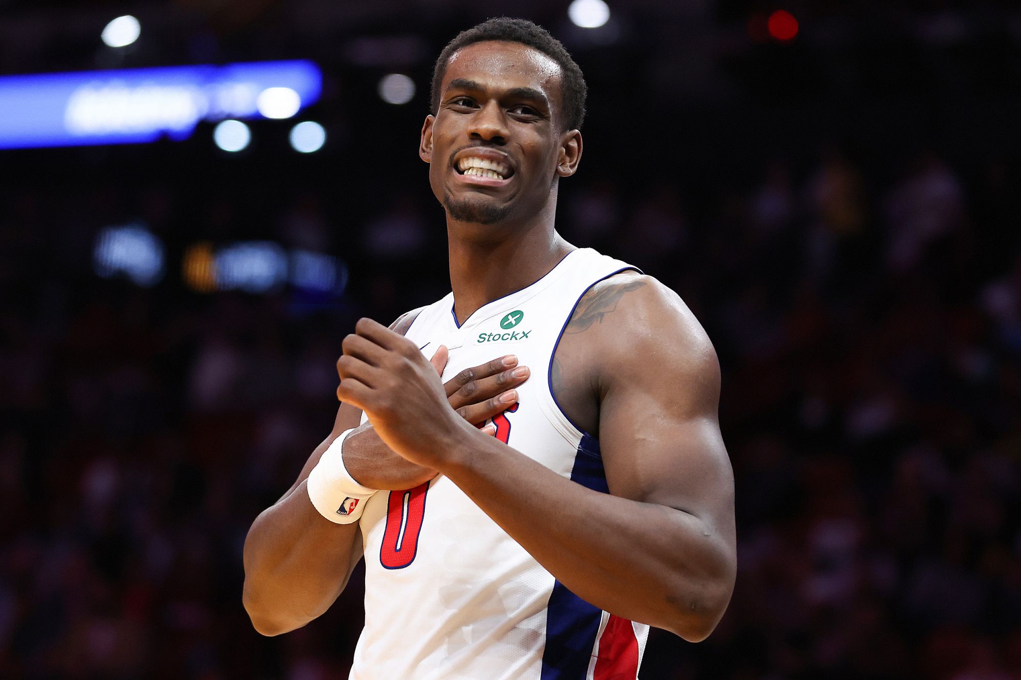 Duren 22 tuổi ghi 20+20 4 lần, chỉ đứng sau O'Neal và Howard trong 45 năm qua.