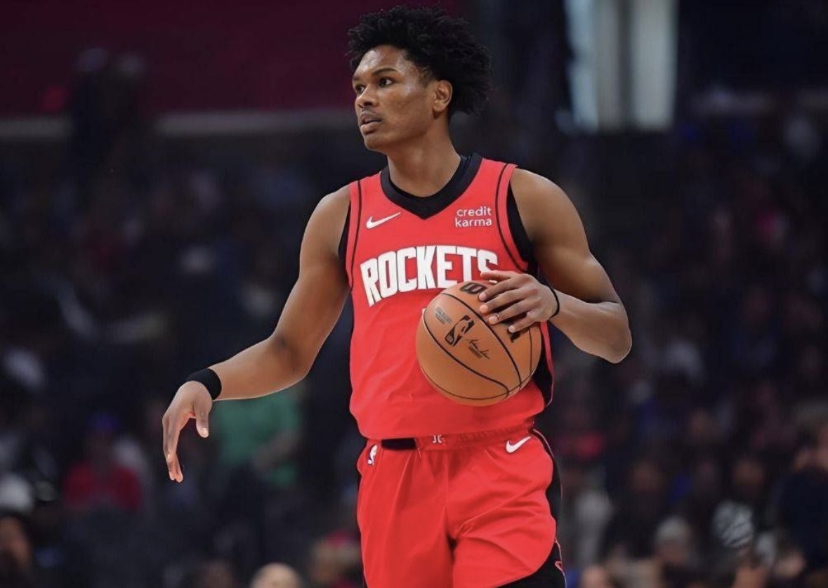 Tiếp tục trạng thái cạnh tranh! Amen ghi 8/14 bàn trong hiệp và ghi 18 điểm, 6 rebound và 4 kiến tạo.