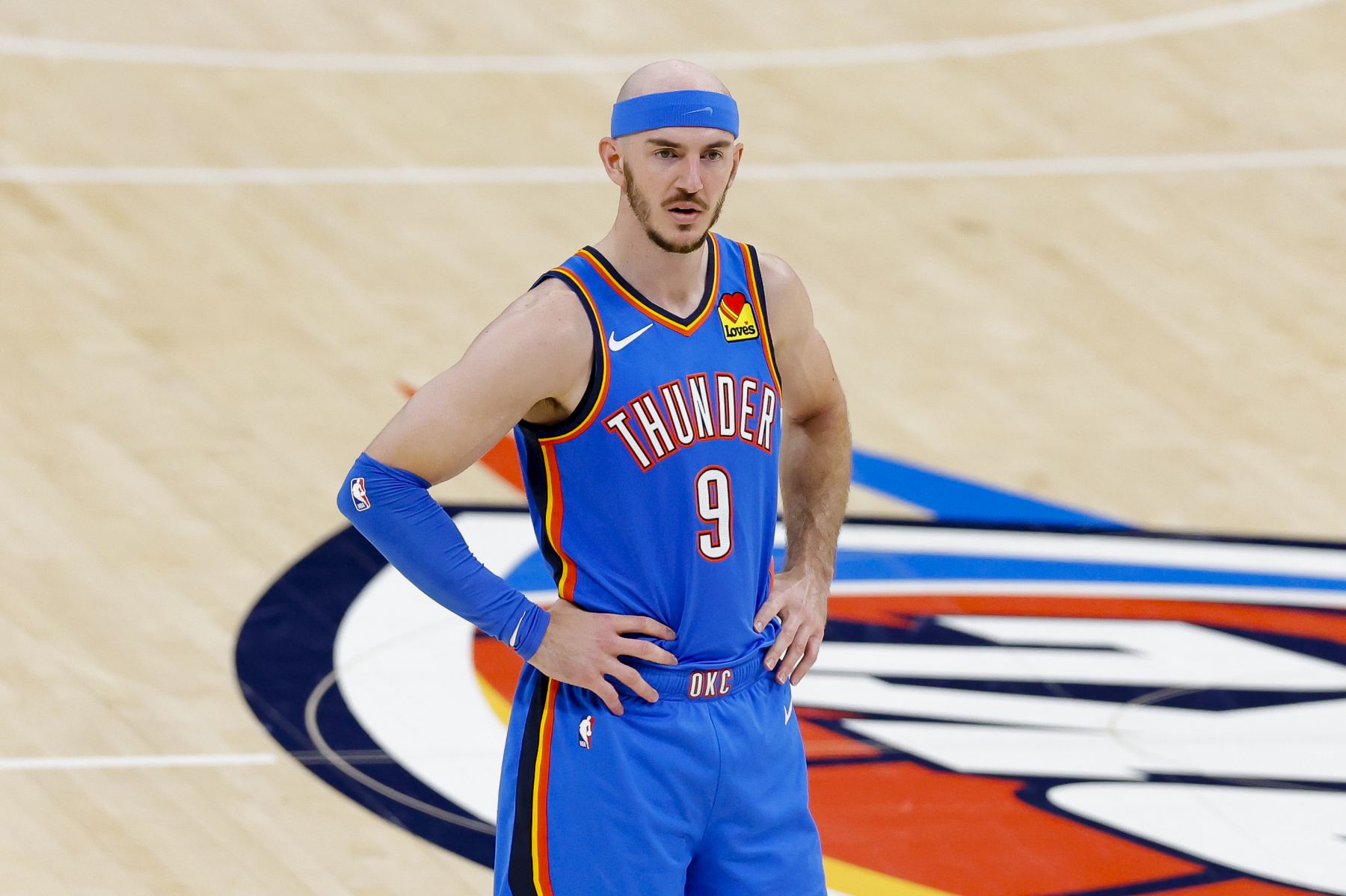 Đội dự bị của Lakers chỉ ghi được 2 điểm sau giờ nghỉ giải lao, trong khi Caruso của Thunder chỉ ghi được 10 điểm.