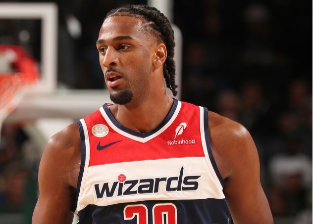 Hãy cố gắng hết sức! Sarr ghi được 25 điểm sau 10 trong số 15 cú sút và giành được 11 rebound.