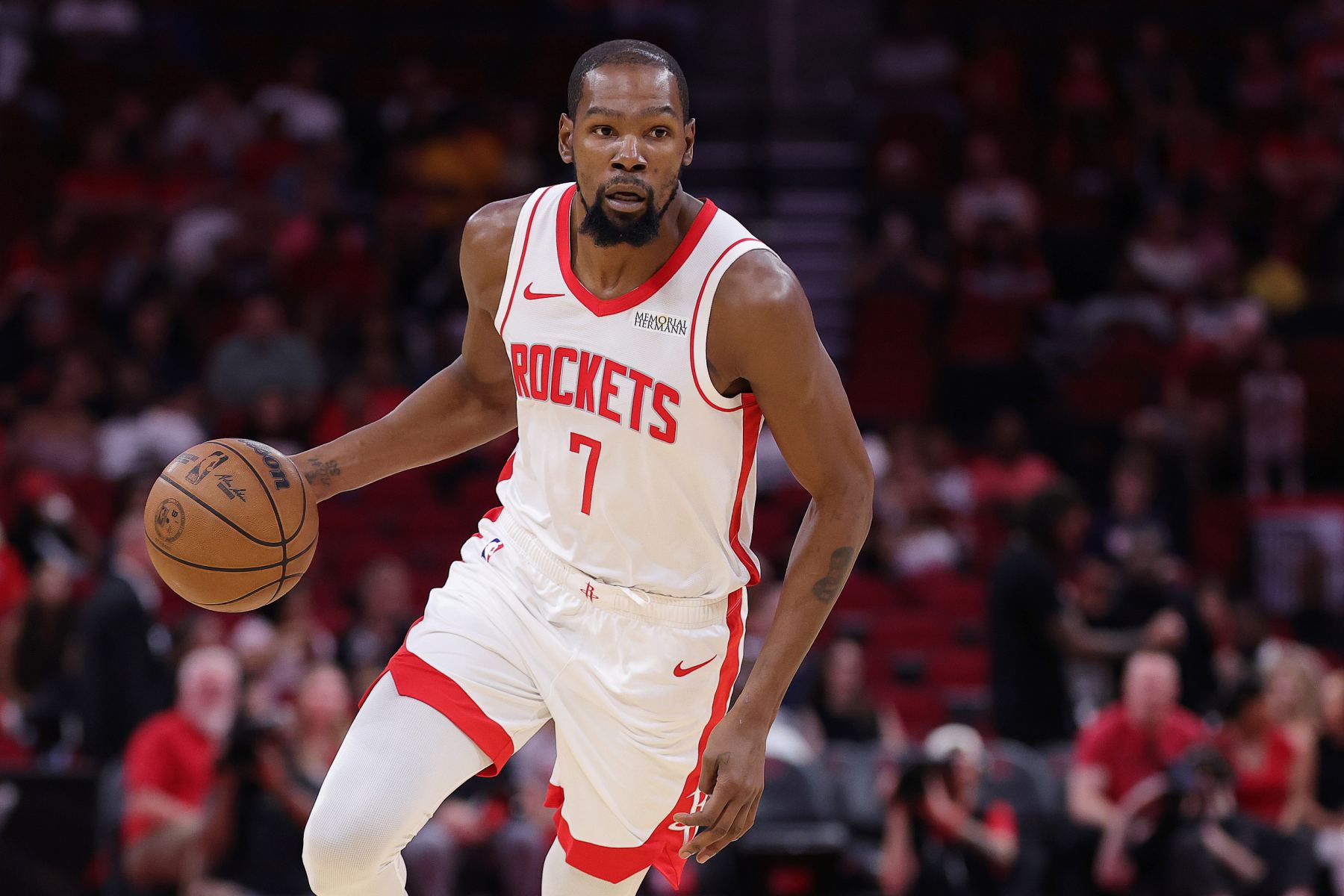 Durant vượt qua Harden để trở thành cầu thủ ghi bàn nhiều nhất cho Rockets sau 11 trận