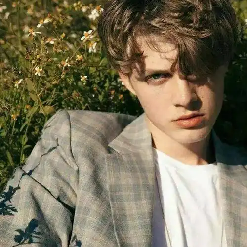 6686体育金牌作者Eleanor