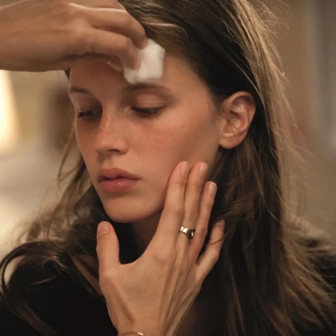 6686体育银牌作者Hadassah