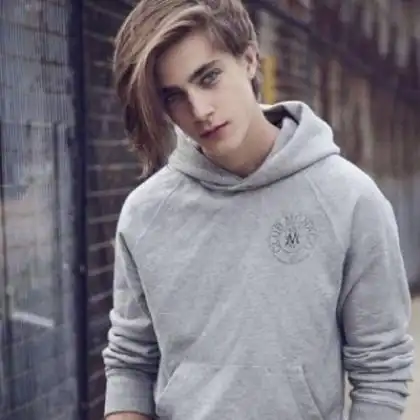 6686体育金牌作者Hayden