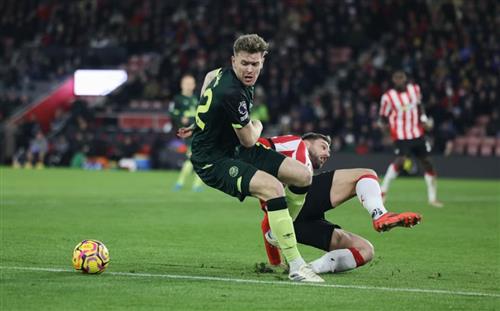 Southampton đấu với Brentford