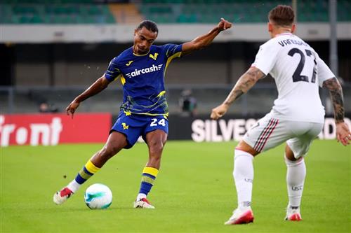 Hellas Verona đấu với Cremonese