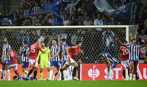 Porto đấu với Manchester United