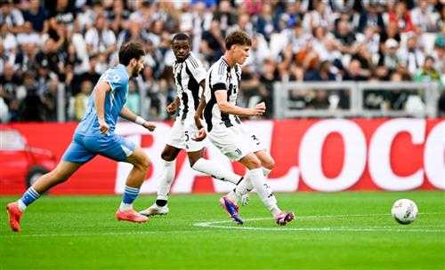 Juventus đấu với Napoli