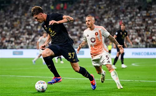Juventus đấu với Roma