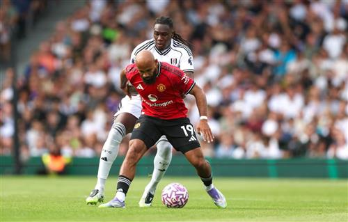 Fulham đấu với Manchester United