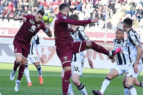 Torino đấu với Udinese