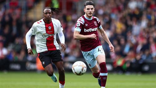 West Ham United đấu với Southampton