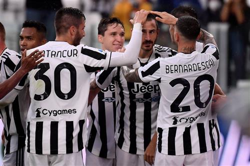 Manchester United đấu với Nantes