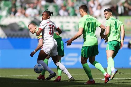 Wolfsburg v Freiburg