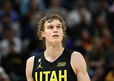 Bất lực! Markkanen ghi được 33 điểm khi bắn 12 ăn 23, 4 rebound và 1 kiến tạo.