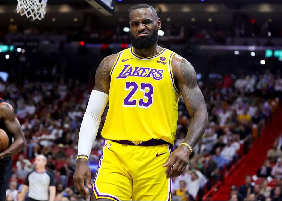 Phóng viên Mỹ: James chưa bao giờ yêu cầu giao dịch, các đội hy vọng có được anh ta cố tình tung tin đồn