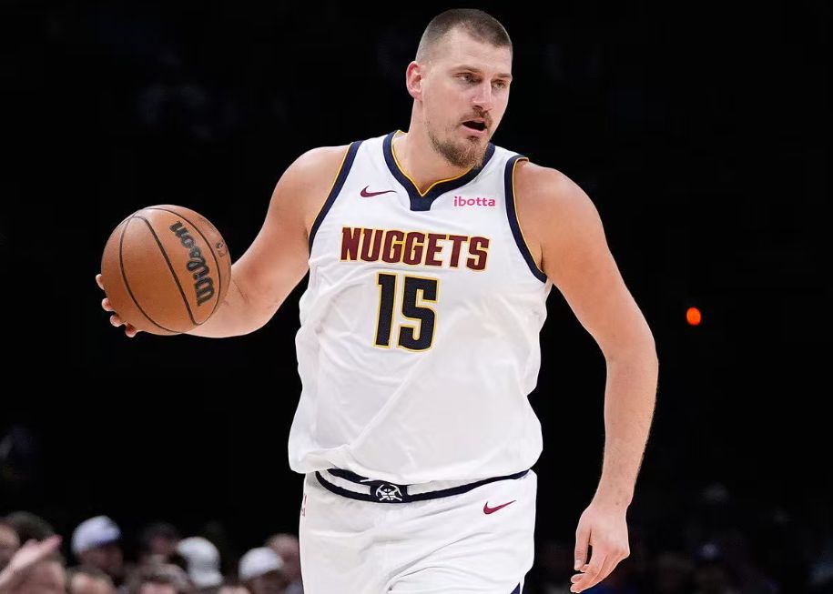 Hỏa lực đầy đủ! Jokic kết thúc hiệp một với 25 điểm khi bắn 8 ăn 11 và 5 rebound.