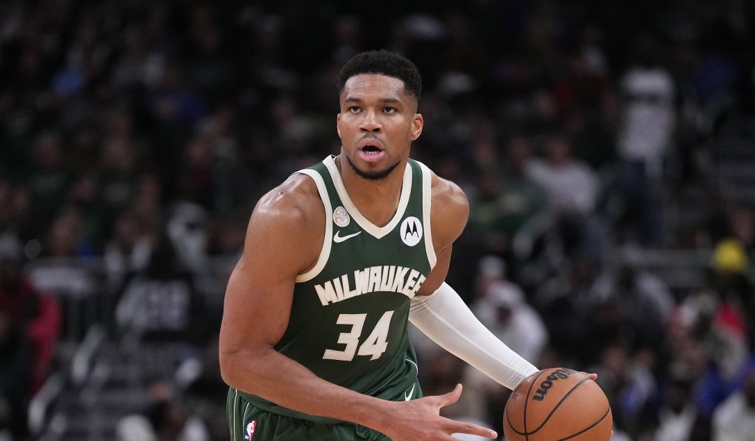 Hợp lý và phù hợp? Bucks bị dẫn trước 12-4 trong giờ nghỉ giải lao, 8 điểm so với Hornets đang chạy.