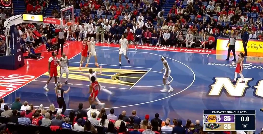 Ba con trỏ của Murphy đã hết giờ và anh ấy đã ghi được 13 điểm trong hiệp đầu tiên.