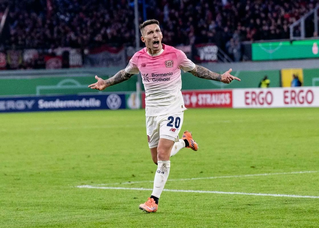 Kickers: Bayern Munich đang theo dõi chặt chẽ tình hình Grimaldo