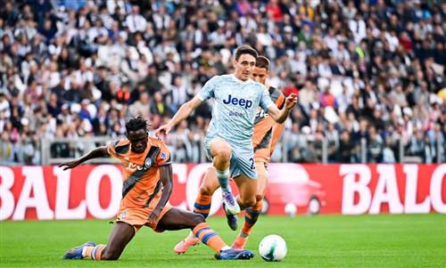 Juventus đấu với Atalanta