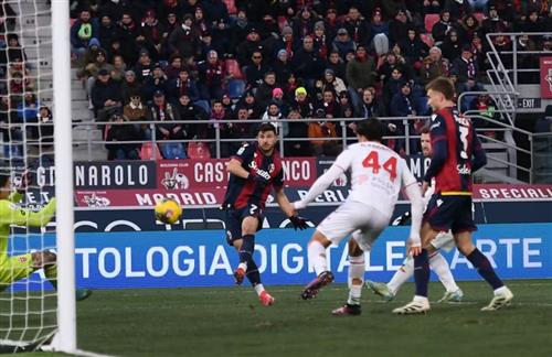 Bologna đấu với Monza