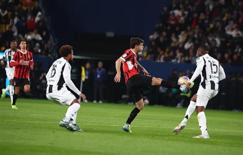 Juventus đấu với AC Milan