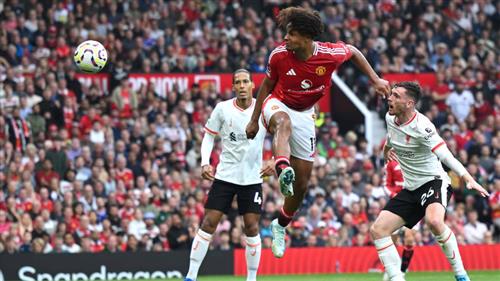 Manchester United đấu với Liverpool