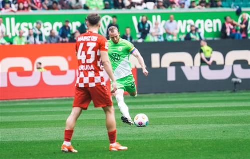 Wolfsburg đấu với Mainz 05