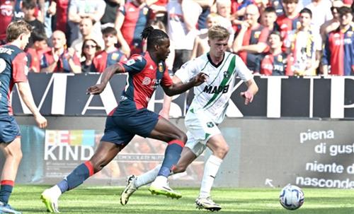 Genoa đấu với Sassuolo