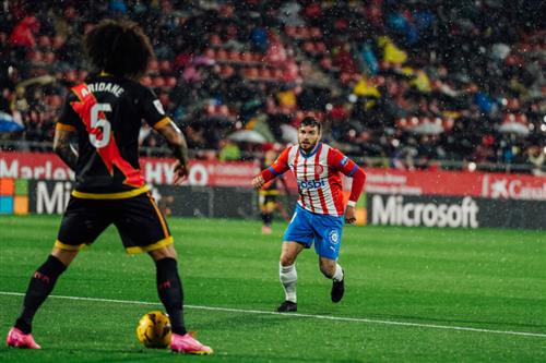 Girona đấu với Rayo Vallecano