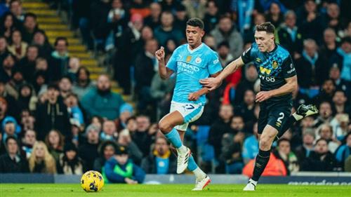 Manchester City đấu với Burnley