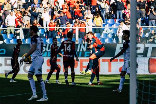 Genoa đấu với Lecce