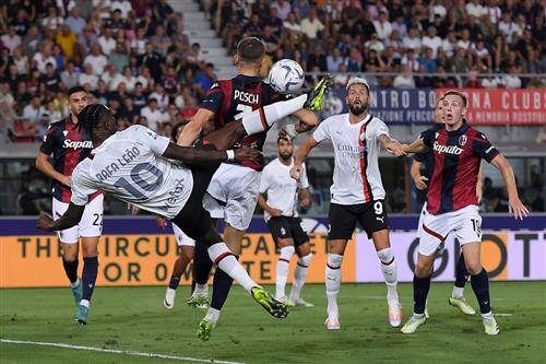 AC Milan đấu với Bologna