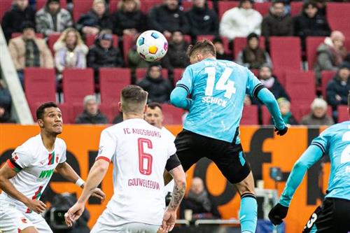 Augsburg đấu với Bayer Leverkusen