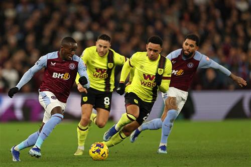 Aston Villa đấu với Burnley