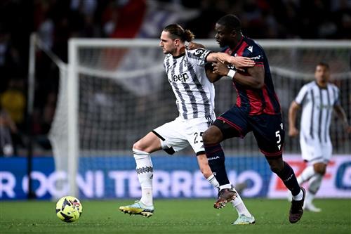 Juventus đấu với Bologna