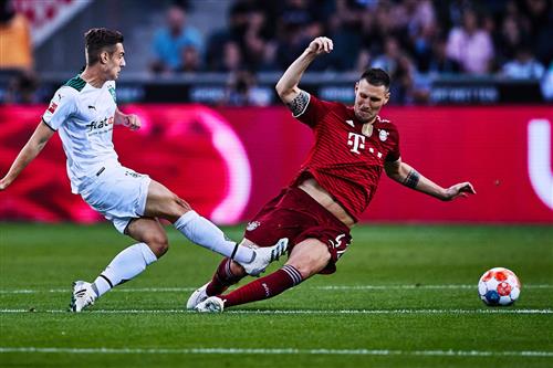 Augsburg đấu với Bayern Munich