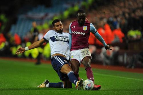 Nottingham đấu với Aston Villa