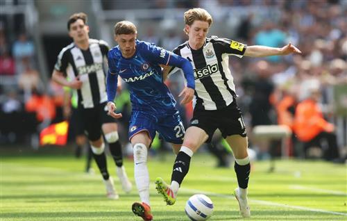 Newcastle United đấu với Chelsea