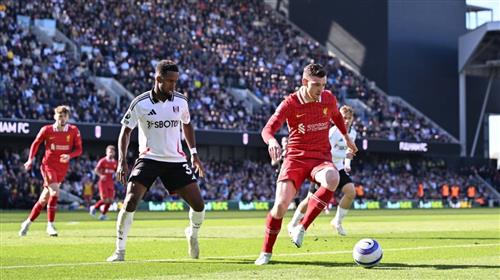 Fulham đấu với Liverpool