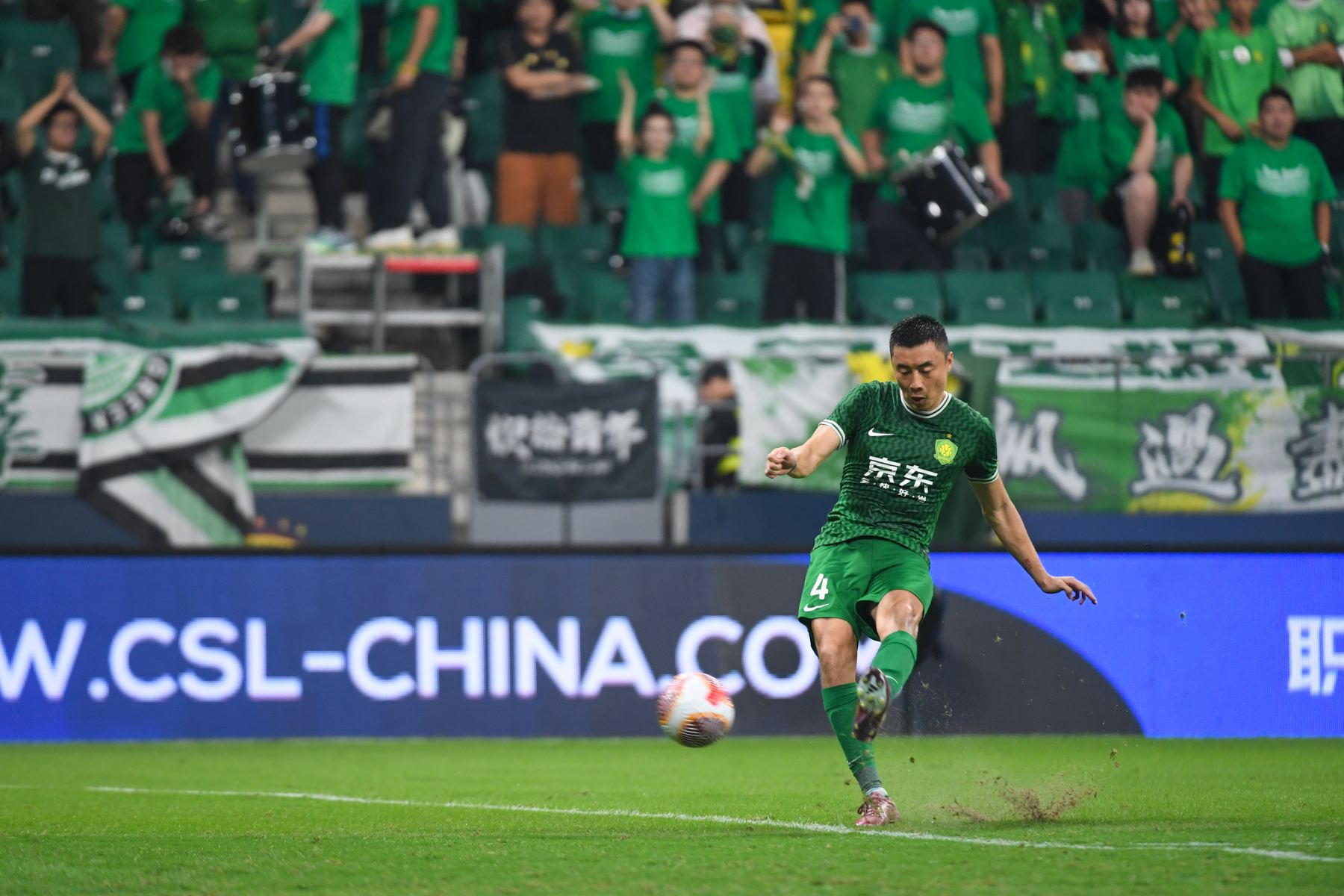 Truyền thông Bắc Kinh: Đội Guoan đá giao hữu với Những chú hổ Thiên Tân ngày 14, Lệ Lôi không tham gia tập luyện hôm nay