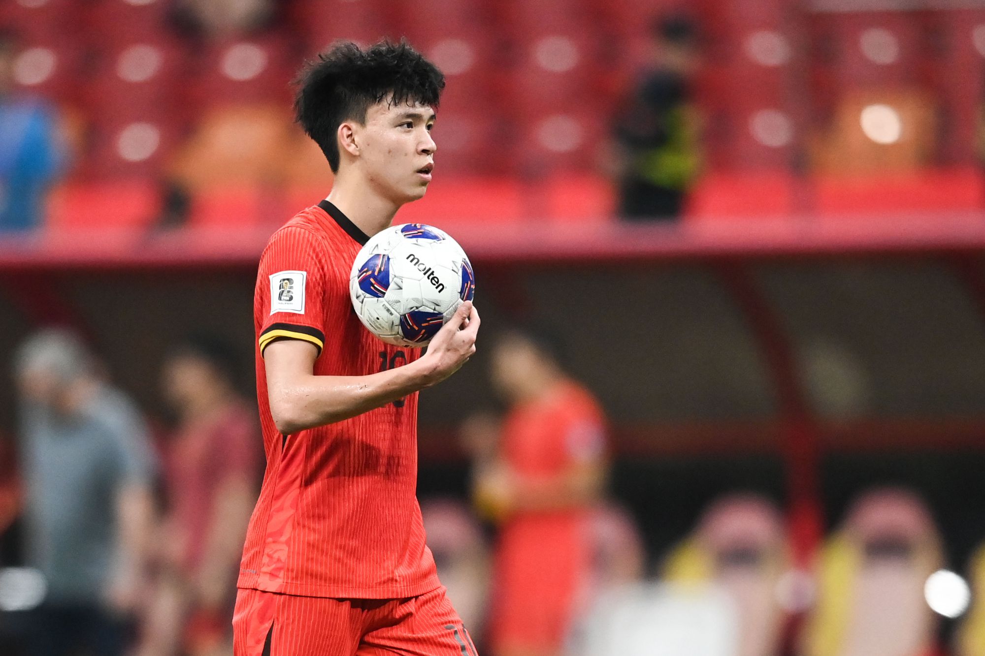 Antonio: Wang Yudong kiệt sức cả về thể chất lẫn tinh thần nên chúng tôi quyết định để anh ấy nghỉ ngơi.